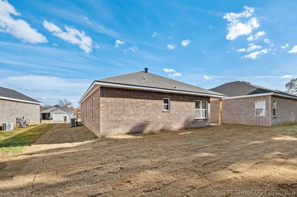 880 Snyder Springs Loop Watts, OK 74964