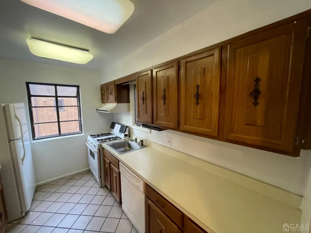 81 Redmond Street New Brunswick, NJ 08901