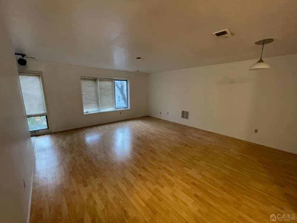 81 Redmond Street New Brunswick, NJ 08901