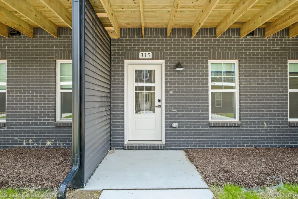 317 E. Irving Madison Heights City, MI 48084
