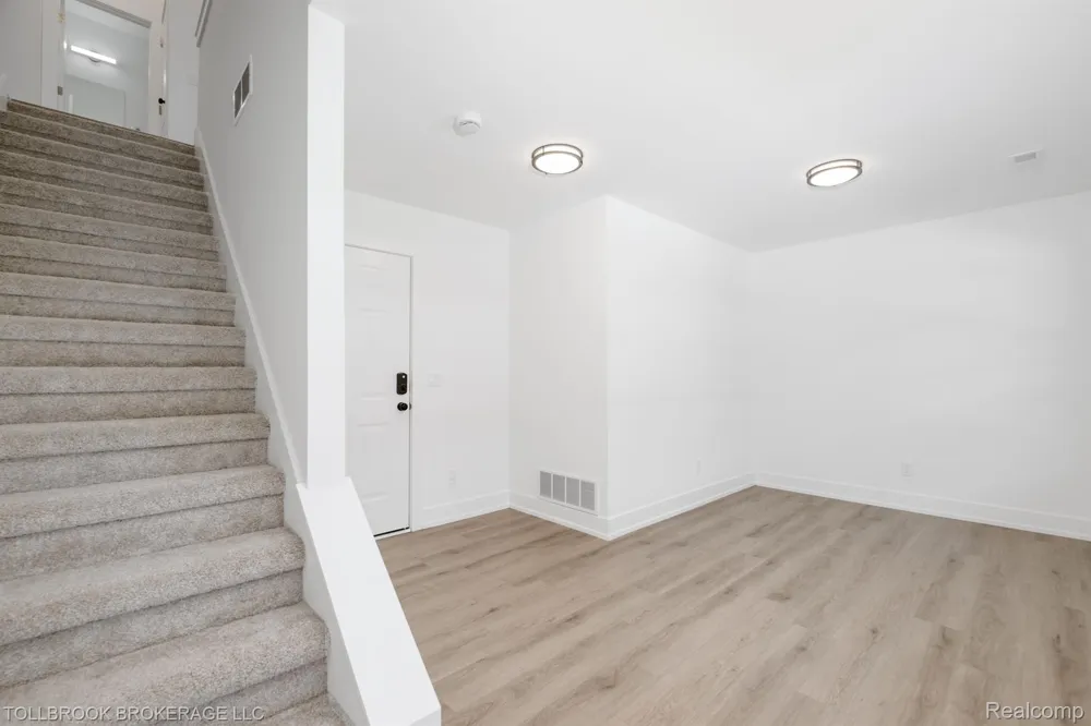 317 E. Irving Madison Heights City, MI 48084