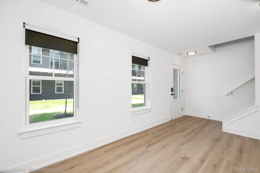 317 E. Irving Madison Heights City, MI 48084