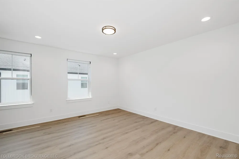 317 E. Irving Madison Heights City, MI 48084