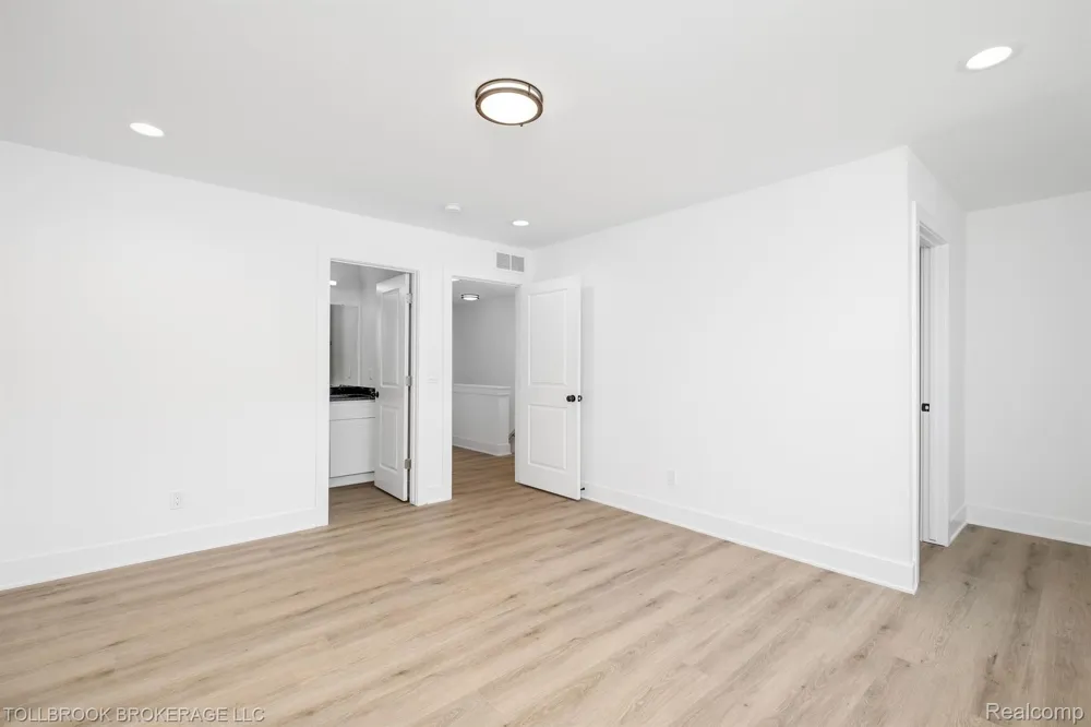 317 E. Irving Madison Heights City, MI 48084