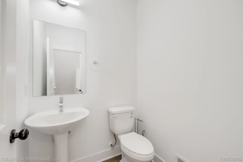 317 E. Irving Madison Heights City, MI 48084