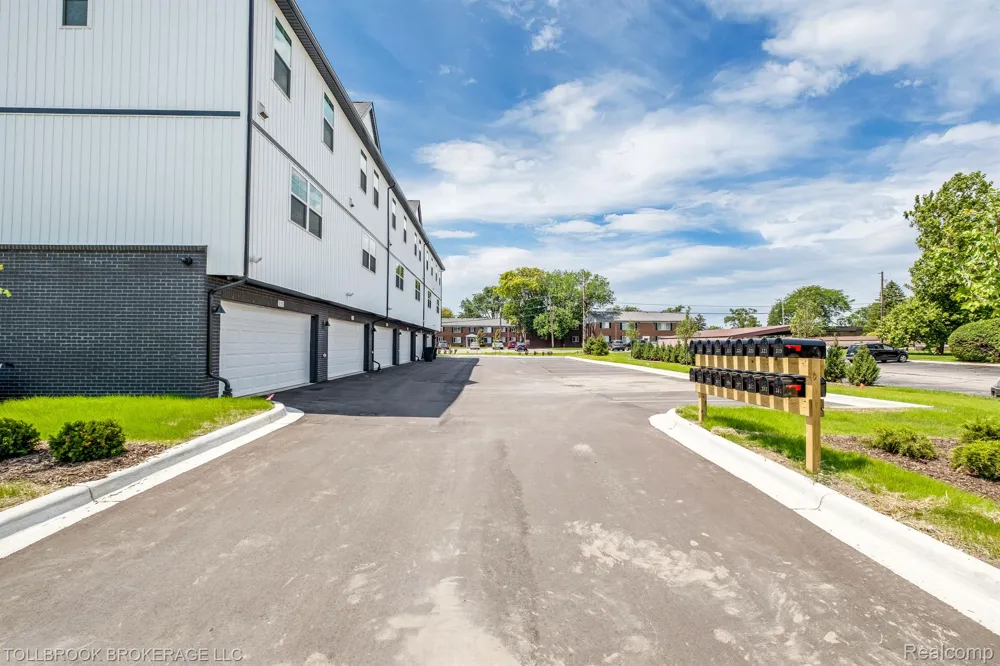 317 E. Irving Madison Heights City, MI 48084