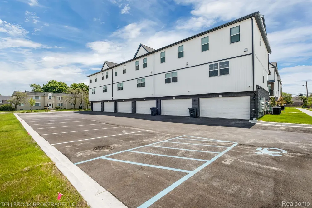 317 E. Irving Madison Heights City, MI 48084
