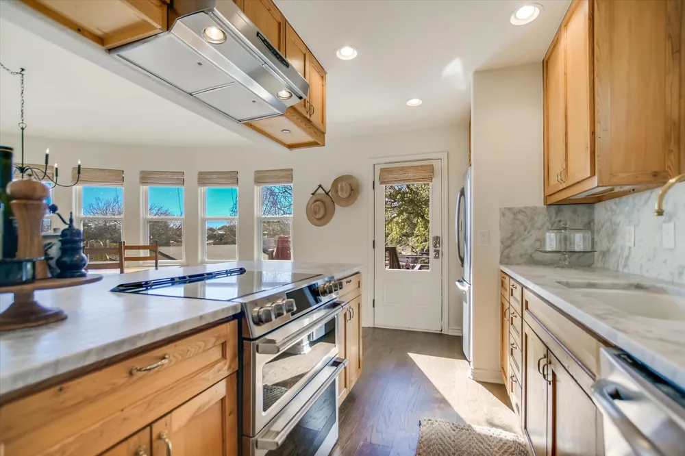 316 Mountain View Sunrise Beach, TX 78643