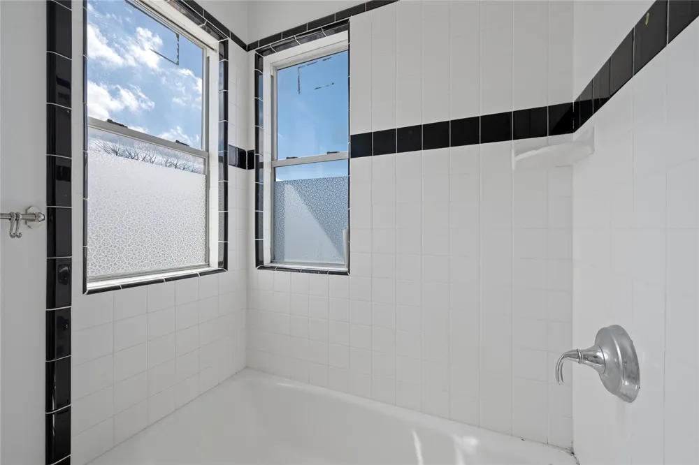 5114 Caswell Avenue Austin, TX 78751
