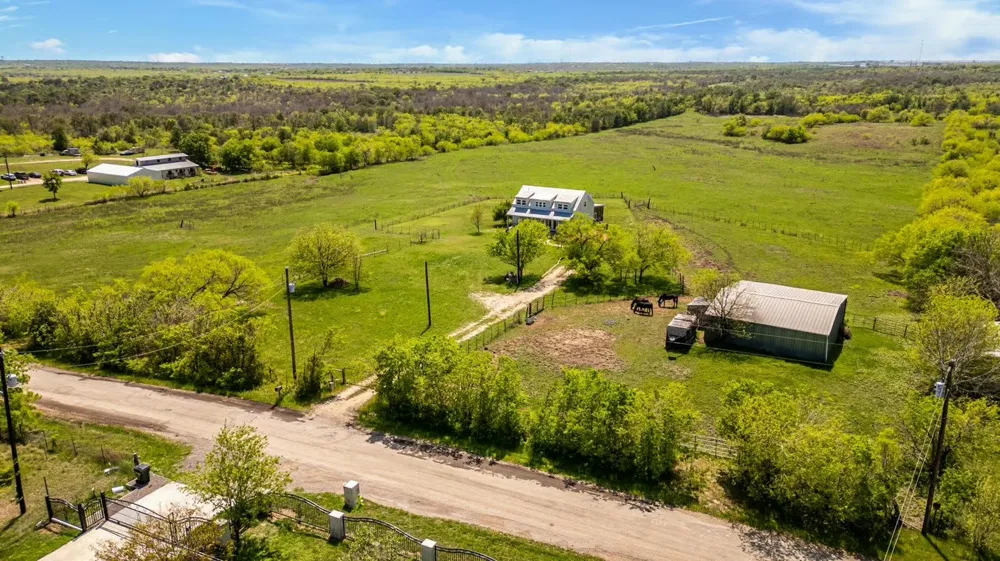 13484 Avis Road Dale, TX 78616