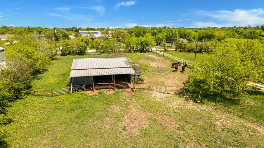 13484 Avis Road Dale, TX 78616