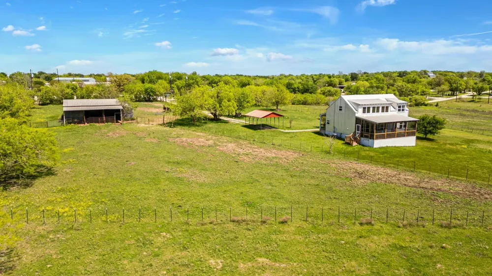 13484 Avis Road Dale, TX 78616