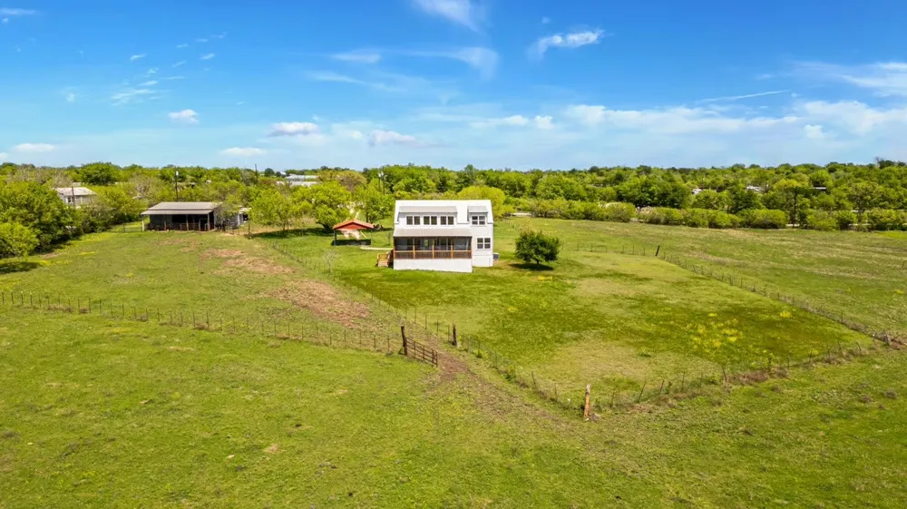13484 Avis Road Dale, TX 78616