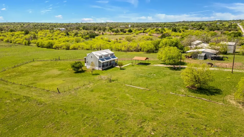 13484 Avis Road Dale, TX 78616