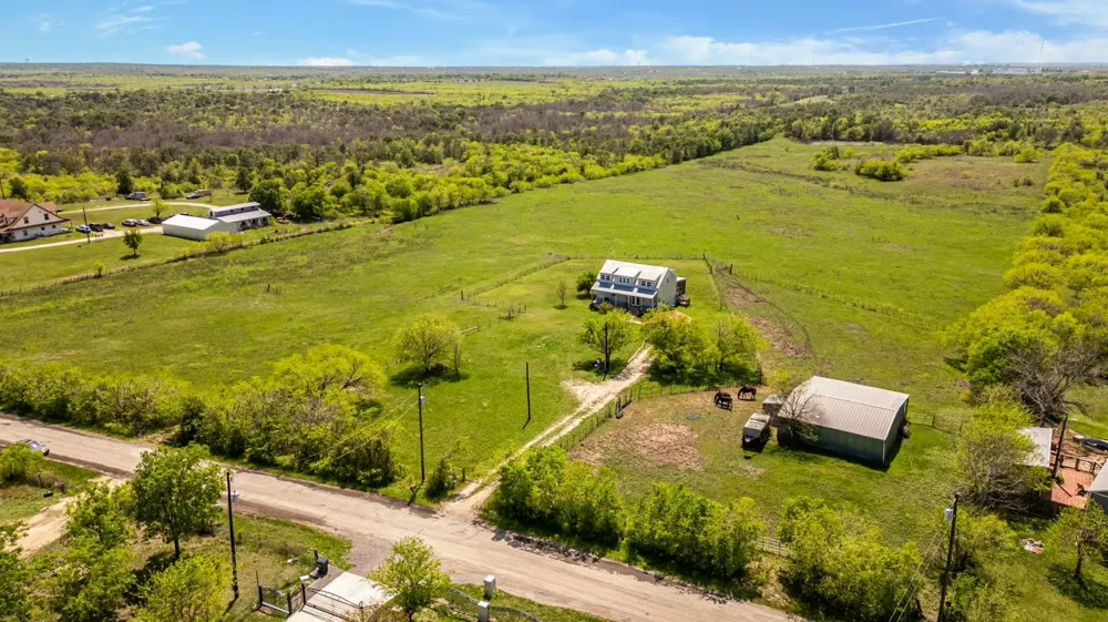 13484 Avis Road Dale, TX 78616