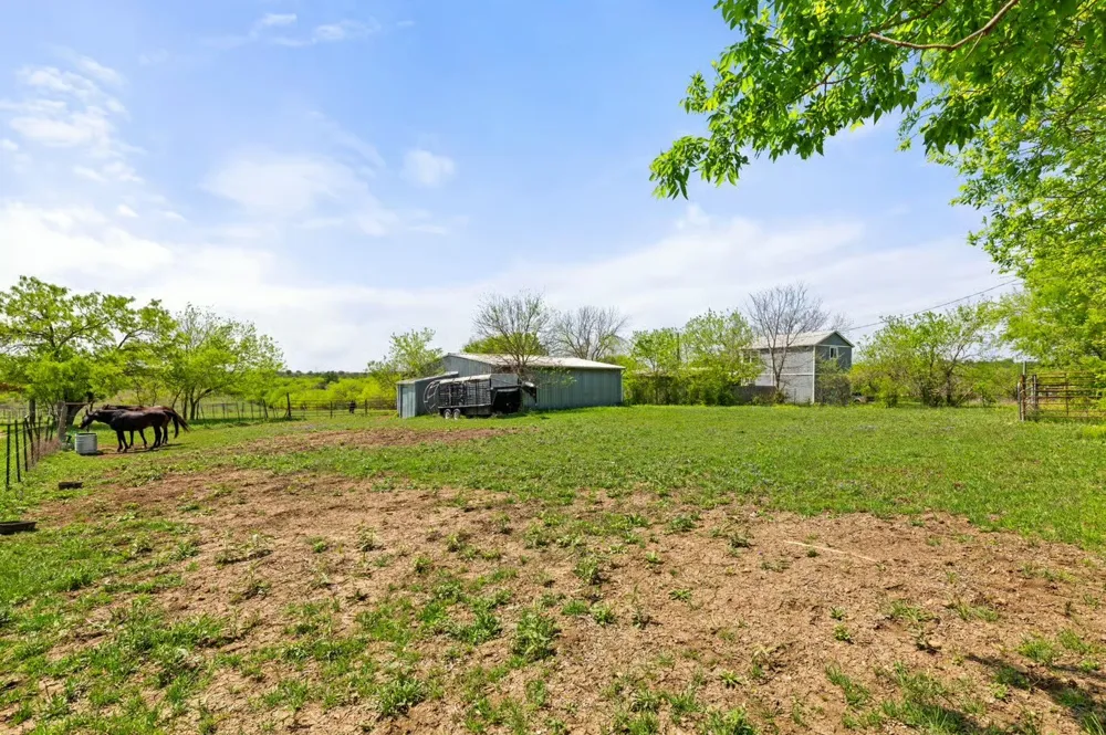 13484 Avis Road Dale, TX 78616