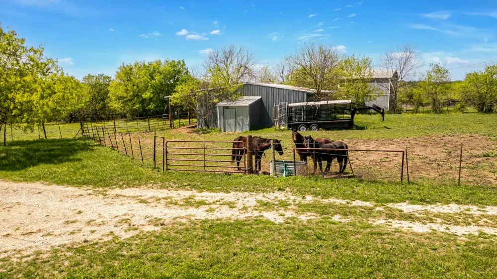 13484 Avis Road Dale, TX 78616