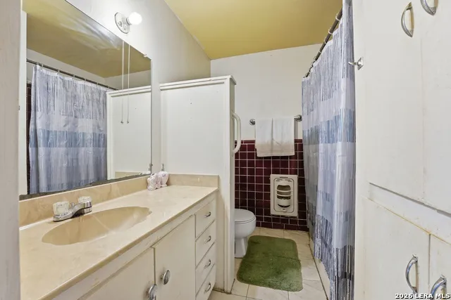 500 texas Nixon, TX 78140