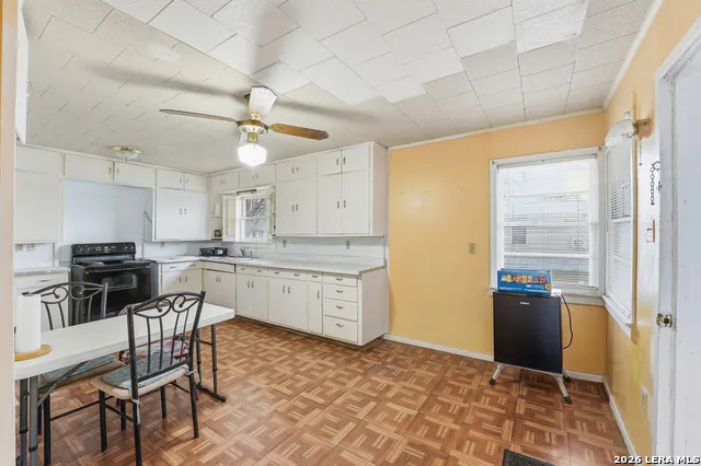 500 texas Nixon, TX 78140