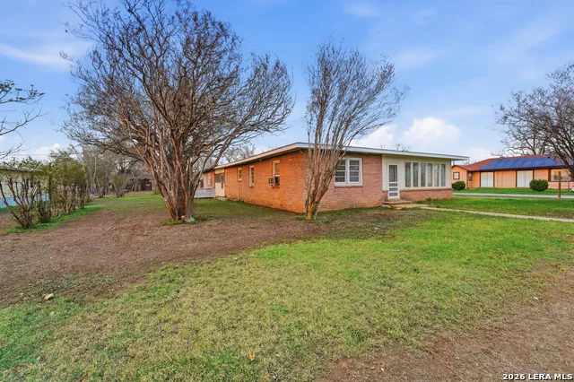 500 texas Nixon, TX 78140