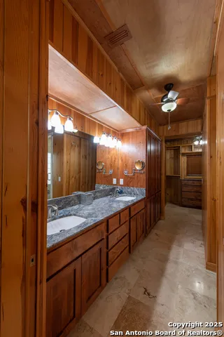 319 Bent River Concan, TX 78838