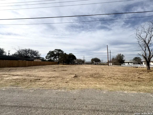 00 WASHINGTON Devine, TX 78016