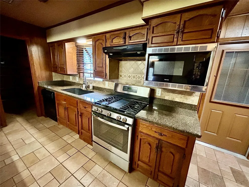 3308 Avenue B Nederland, TX 77627