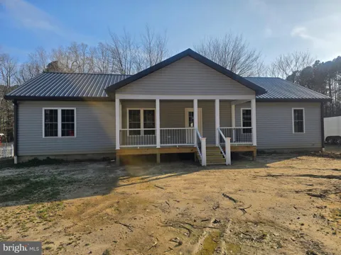 646 SANDY POINT ROAD