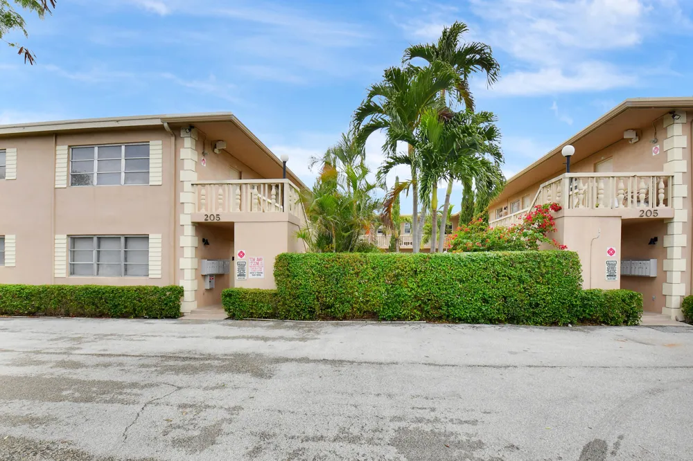205 NE 3rd Street #208