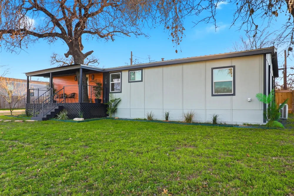 728 Driftwood Lane Cottonwood Shores, TX 78657