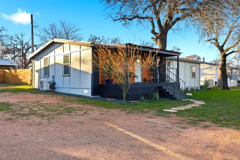 728 Driftwood Lane Cottonwood Shores, TX 78657