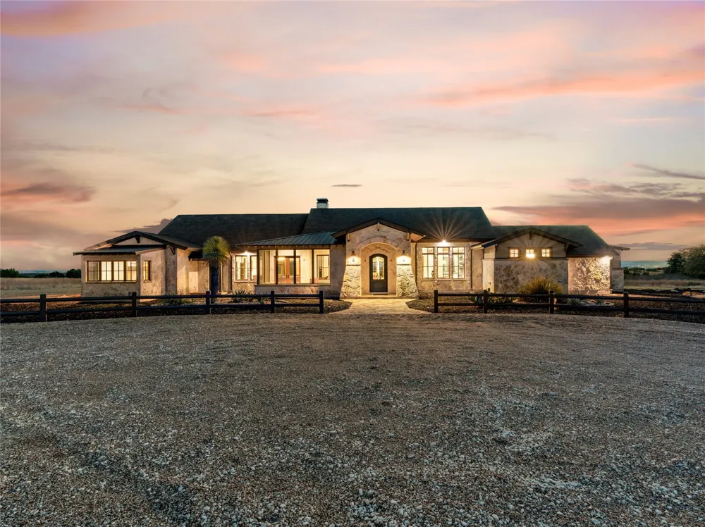 1231 PR 21 Glen Rose, TX 76690