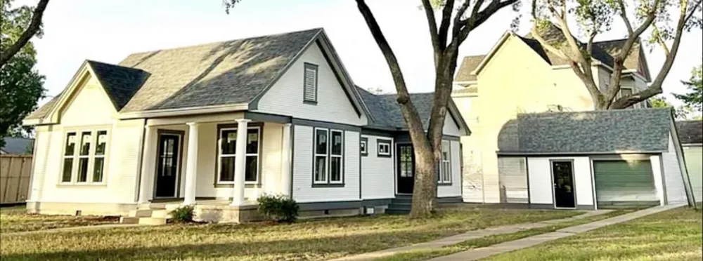 502 Upton Avenue Schulenburg, TX 78956