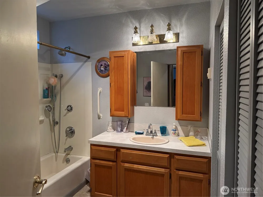 1907 Simpson Avenue Aberdeen, WA 98520