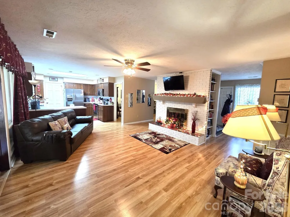 106 E Laurel Lane Etowah, NC 28729