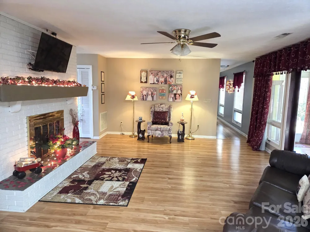 106 E Laurel Lane Etowah, NC 28729
