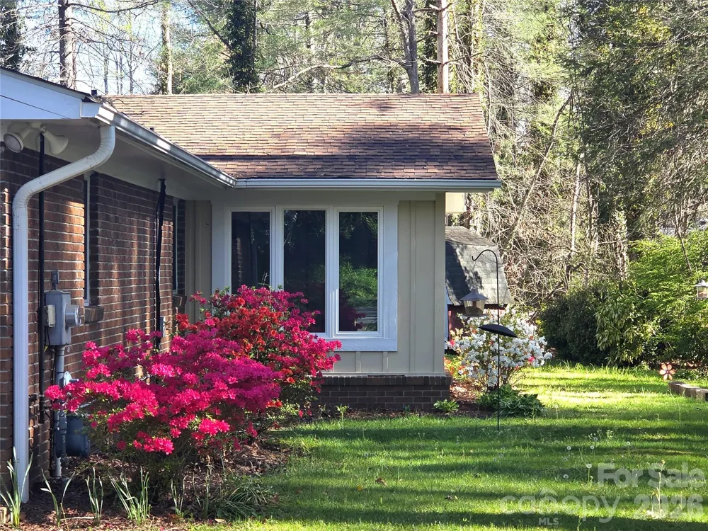 106 E Laurel Lane Etowah, NC 28729