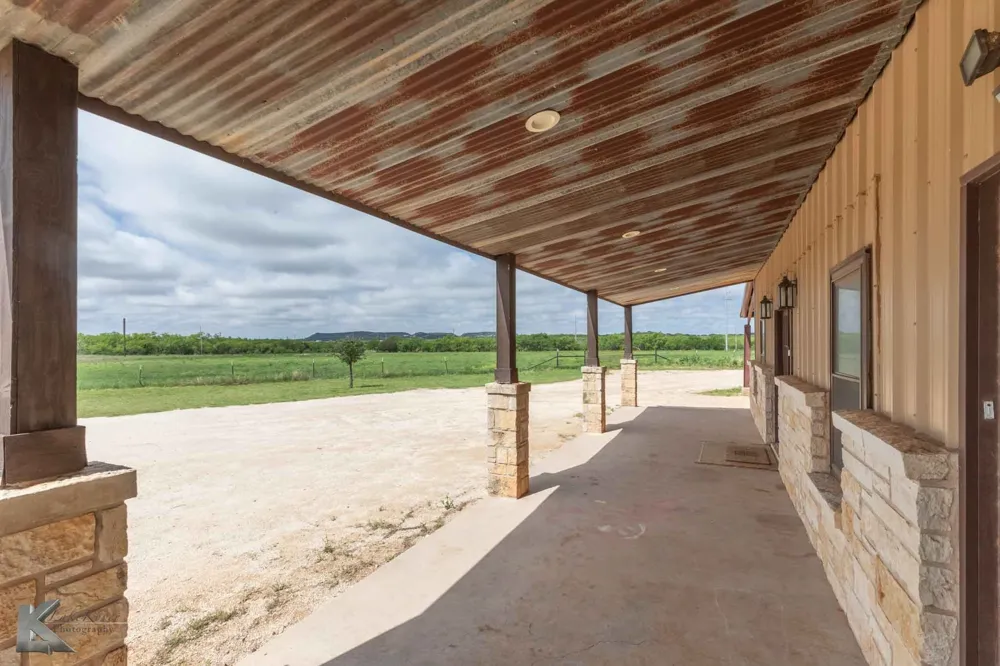 2574 County Road 162 Ovalo, TX 79541