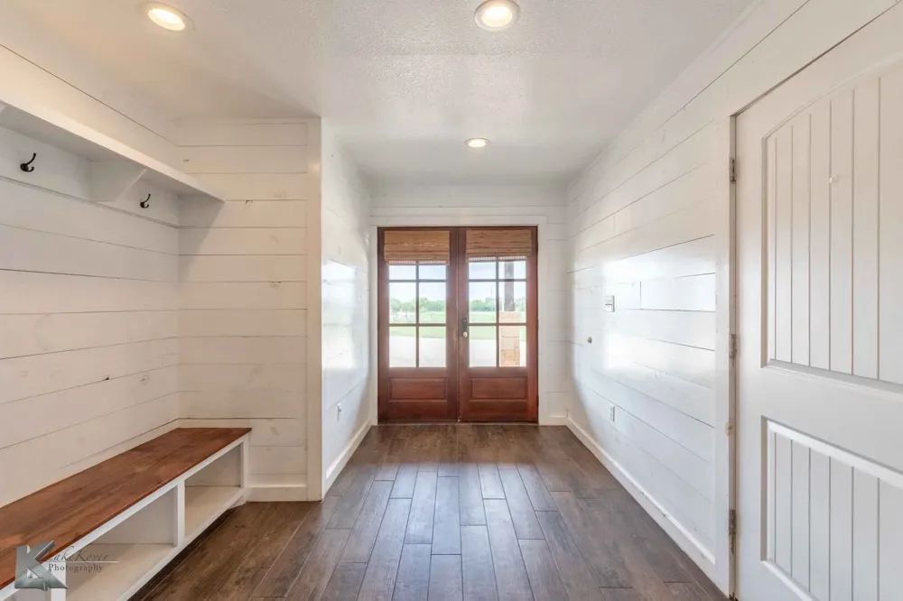 2574 County Road 162 Ovalo, TX 79541