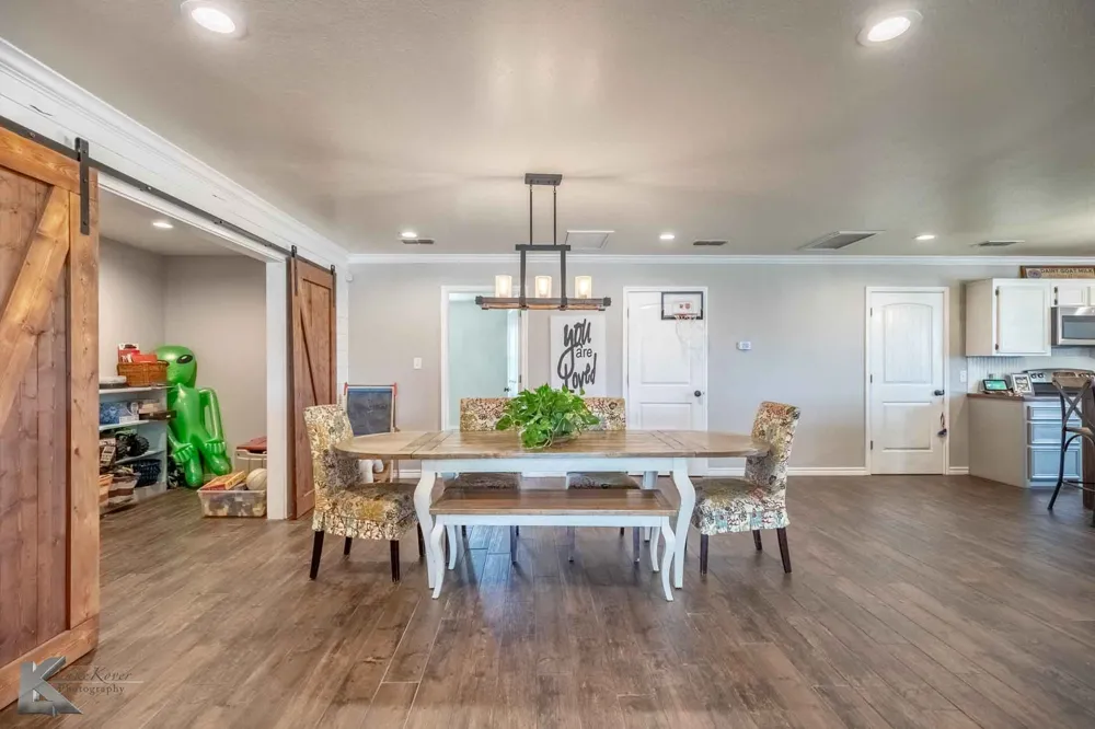 2574 County Road 162 Ovalo, TX 79541