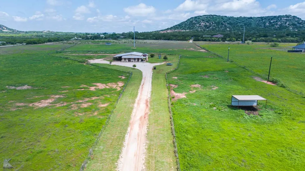 2574 County Road 162 Ovalo, TX 79541