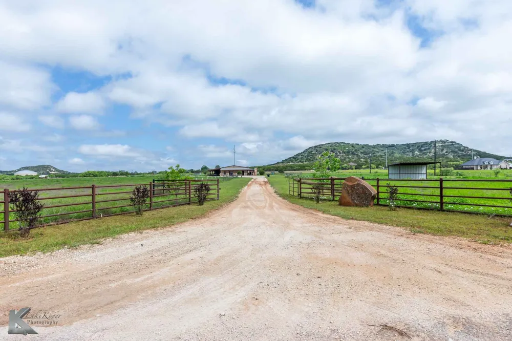 2574 County Road 162 Ovalo, TX 79541