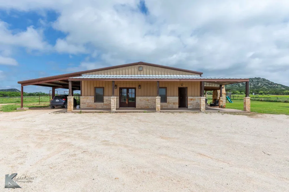 2574 County Road 162 Ovalo, TX 79541