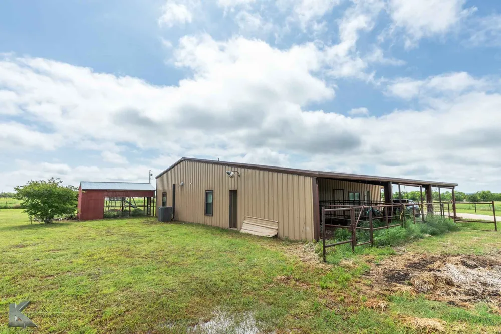 2574 County Road 162 Ovalo, TX 79541