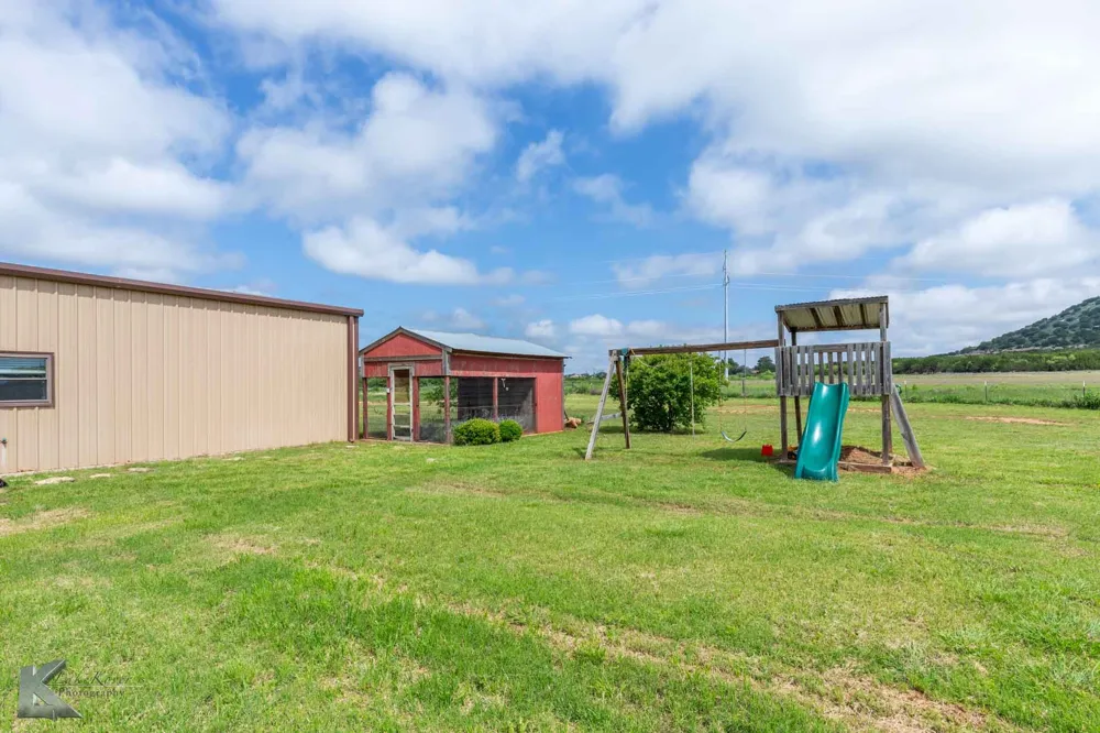 2574 County Road 162 Ovalo, TX 79541