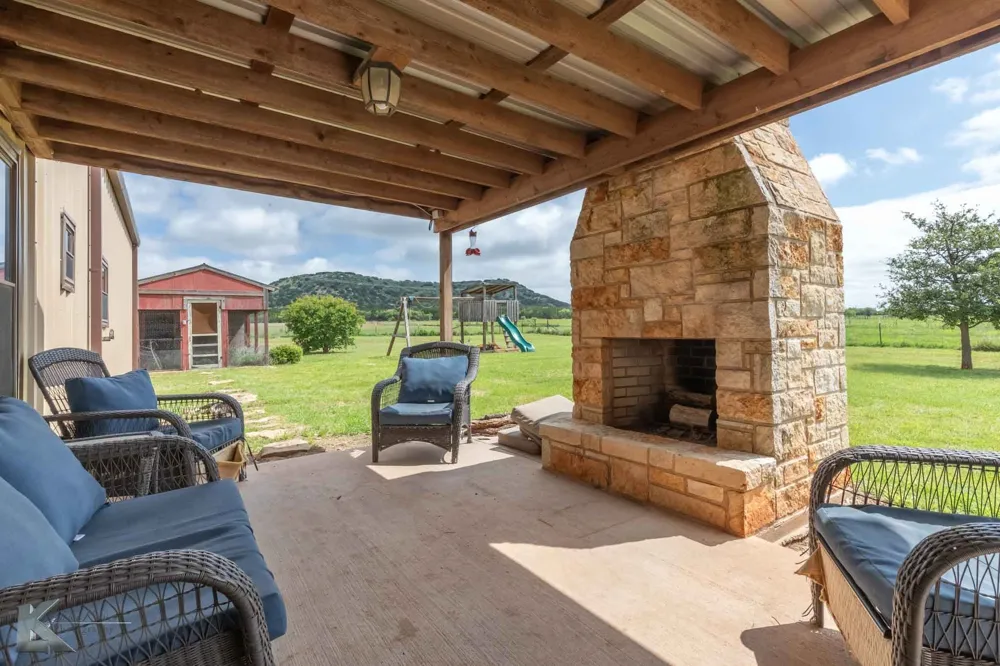 2574 County Road 162 Ovalo, TX 79541