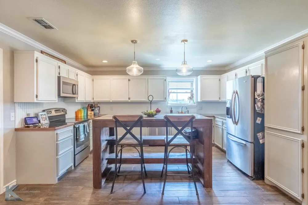 2574 County Road 162 Ovalo, TX 79541