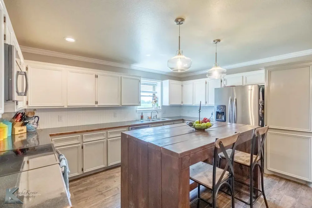 2574 County Road 162 Ovalo, TX 79541