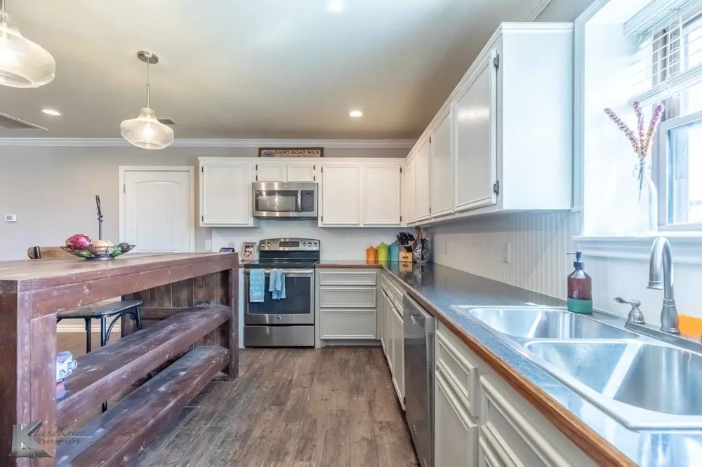 2574 County Road 162 Ovalo, TX 79541