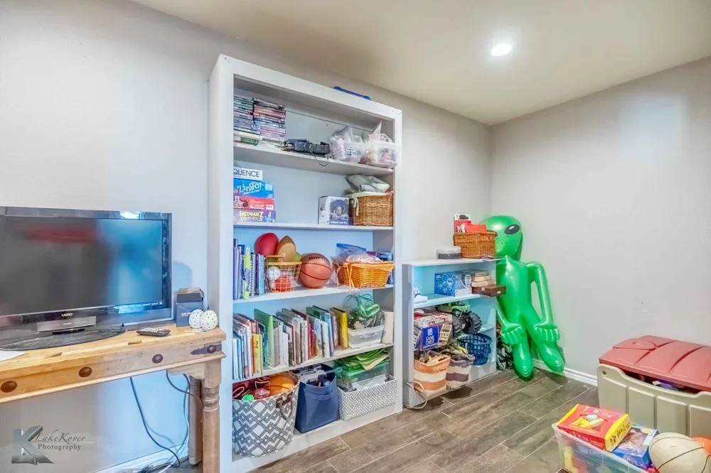 2574 County Road 162 Ovalo, TX 79541